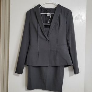Women's Business Suit Blazer and Skirt Set